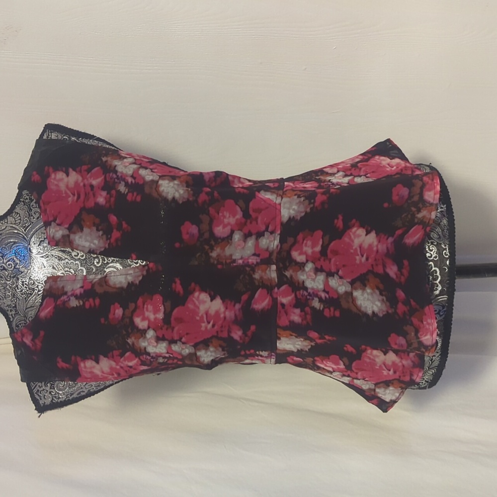 ✨5/$25✨ Anthropologie floral peplum top